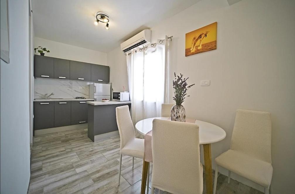 Apartment Vita Postira Exterior foto